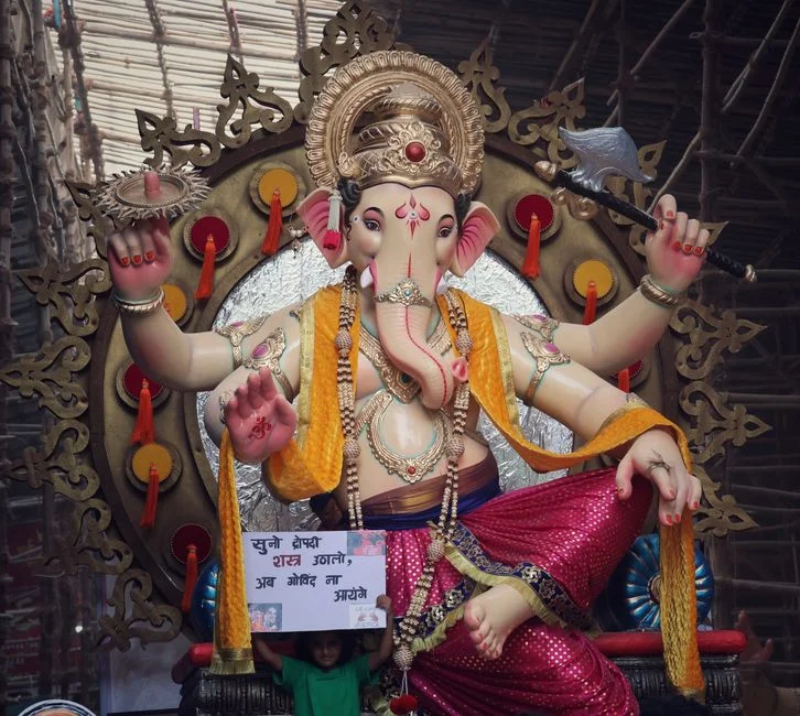 Ganesha broken tusk,