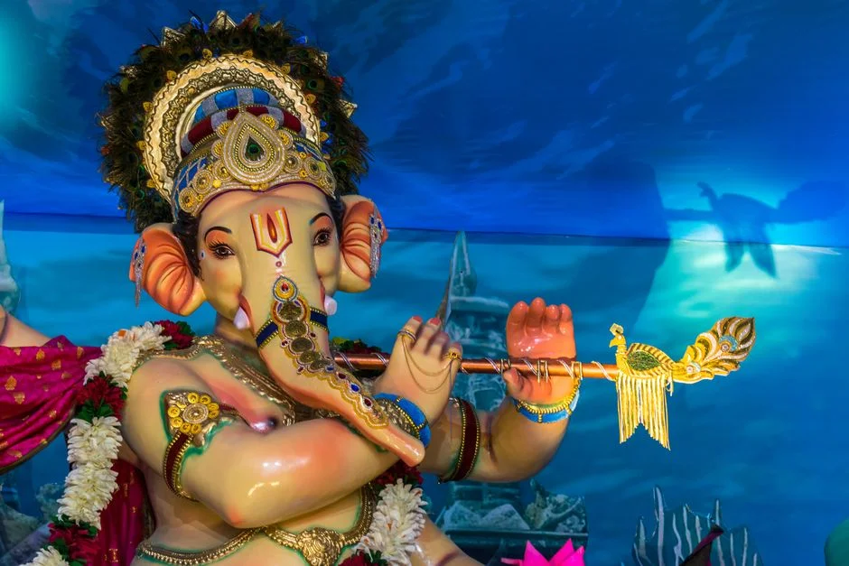Ganesha trunk Om