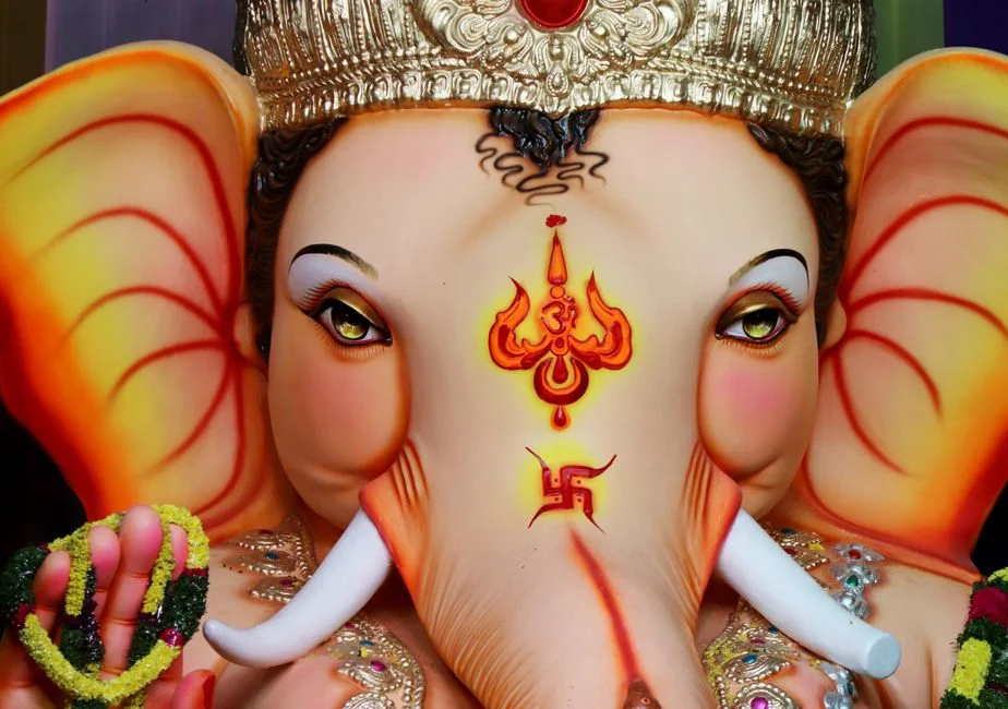 Ganesha broken tusk,