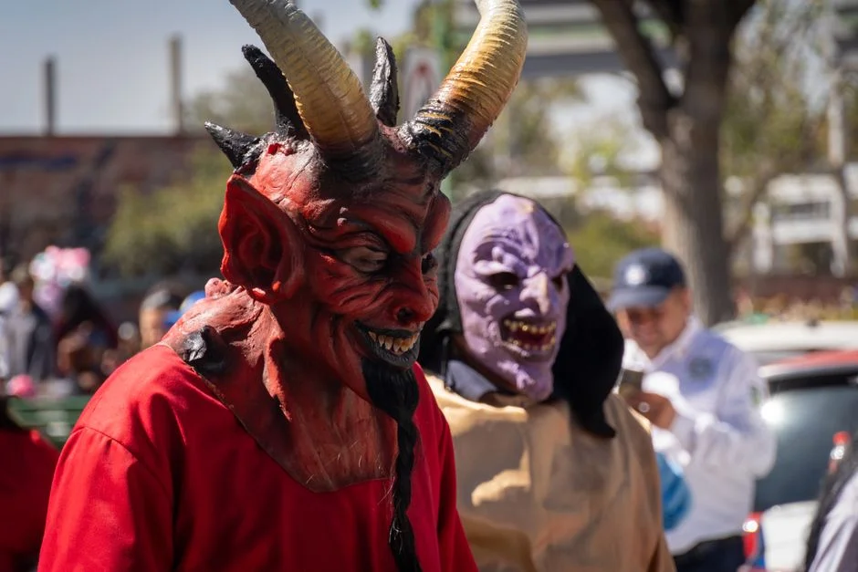 Demon Hunda, Abduction,