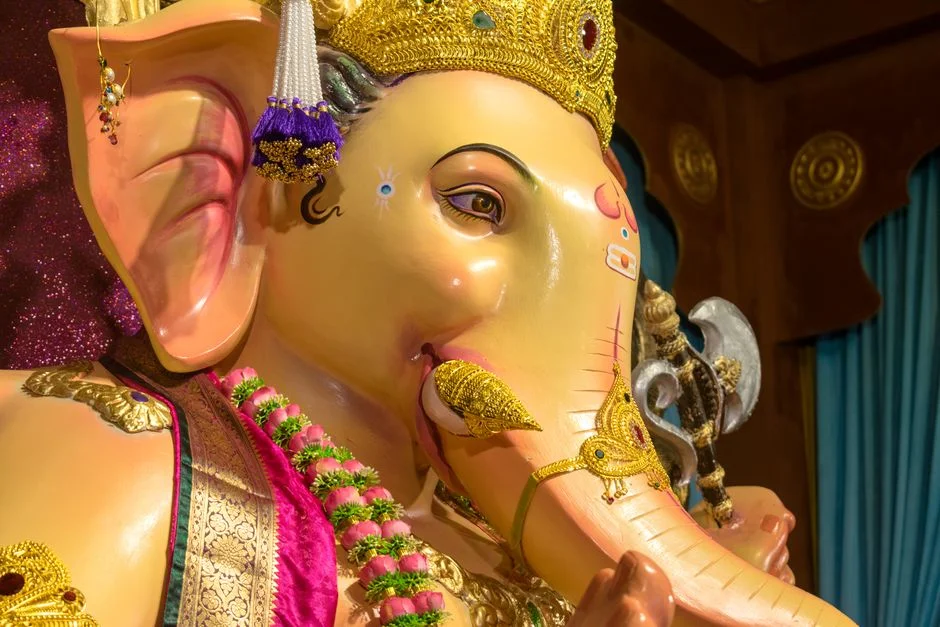 Ganesha iconography, divine